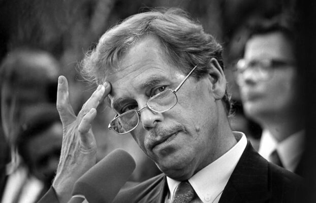 Havel’in Oyunları “Bildirim” ve “Largo Desolato” ​Üzerine Bir İnceleme
